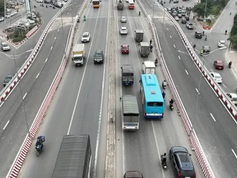 Cận cảnh hai cầu vượt thép Mai Dịch thành hình và sẵn sàng thông xe