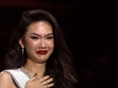 Hoa hậu Bùi Quỳnh Hoa xác nhận bị đuổi học