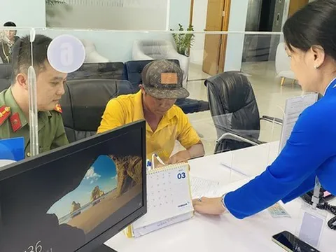 Trả lại hơn 400 triệu đồng cho người chuyển nhầm vào tài khoản