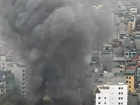 Hà Nội: Cháy lớn tại khu lán kinh doanh sắt vụn, cho thuê cốt pha