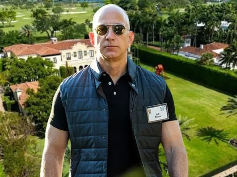 Jeff Bezos tậu biệt thự 90 triệu USD trên ''đảo tỷ phú'' để ở tạm: Hàng xóm toàn ''đỉnh lưu'' giới siêu giàu, xa hoa gấp nhiều lần so với loạt BĐS trước đó