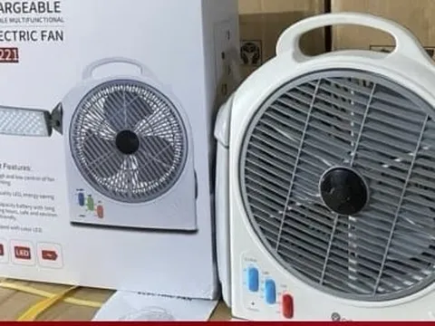 Rớt giá thảm hại, quạt tích điện từng sốt xình xịch nay bị xả bán giá bèo