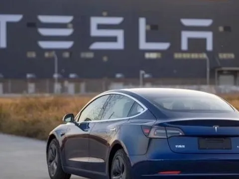 Tesla bất ngờ hủy kế hoạch sản xuất xe điện giá rẻ, tuyên bố tập trung toàn lực vào một loại phương tiện ‘khó nhằn’