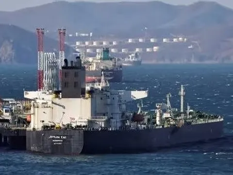 Vừa siết lệnh trừng phạt, Mỹ bất ngờ tuyên bố quốc gia này thoải mái mua dầu Nga, là nhà tiêu thụ dầu thứ 3 của thế giới
