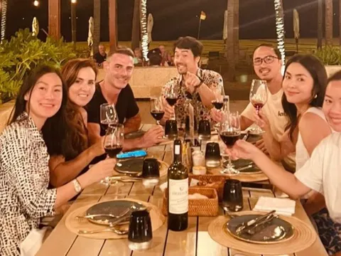 Chung khung hình cùng hội bạn của chồng, "nàng dâu hào môn" Hà Tăng sáng bừng vì nhan sắc quá đỉnh