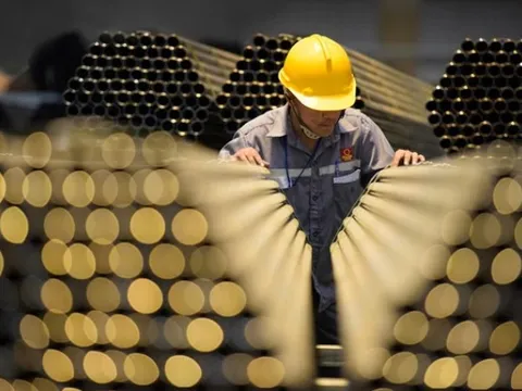 Thép cán nóng HRC Trung Quốc giá rẻ tràn vào Việt Nam, lượng nhập tăng 200% sau 2 tháng: Hoa Sen (HSG) được dự báo tăng 25% lợi nhuận