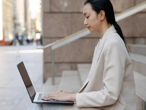 Lo cho túi tiền hơn lòng trung thành với công ty, phần lớn GenZ không chấp nhận làm 1 nghề để sống