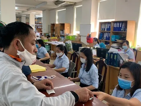 Đề nghị bỏ quy định "chờ 12 tháng" mới được rút BHXH một lần