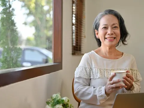 Tôi 65 tuổi, nghỉ hưu, bán nhà ở quê, lên thành phố làm ‘hàng xóm’ nhà con trai: Ngày nào chúng cũng đến ‘ăn chực’, còn chê không ngon, rất mệt mỏi!