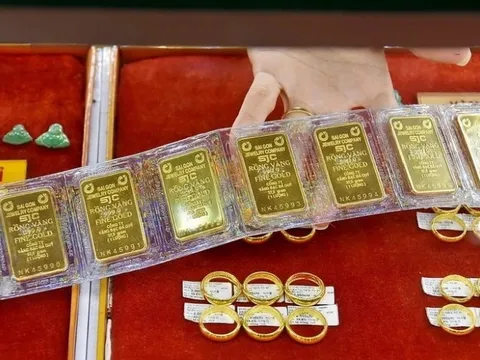 Giá vàng trong nước "nhảy múa", tiến sát mốc 85 triệu đồng/lượng