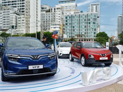 Rầm rộ tuyển đại lý ủy quyền ô tô điện, VinFast đang ấp ủ kế hoạch lớn gì?