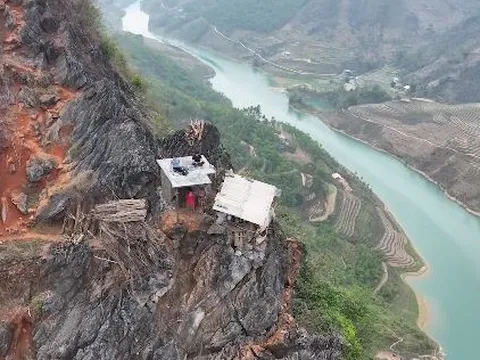 Ngôi nhà trên bờ vực nguy hiểm nhất Việt Nam: Mở cửa ra thấy sông Nho Quế, chuồng dê có view triệu đô
