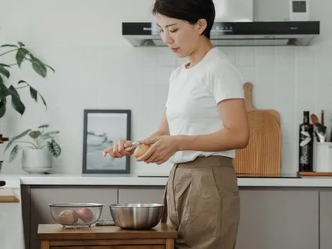 Công cụ sắp xếp được các bà nội trợ Nhật Bản yêu thích, giải cứu cho căn bếp lộn xộn của bạn