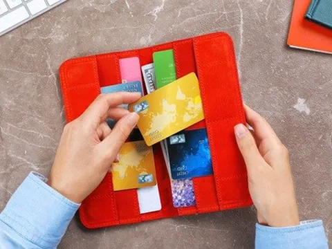 Phá vỡ khủng hoảng chi tiêu và sử dụng thẻ tín dụng khéo léo để có được khoản nợ hợp lý