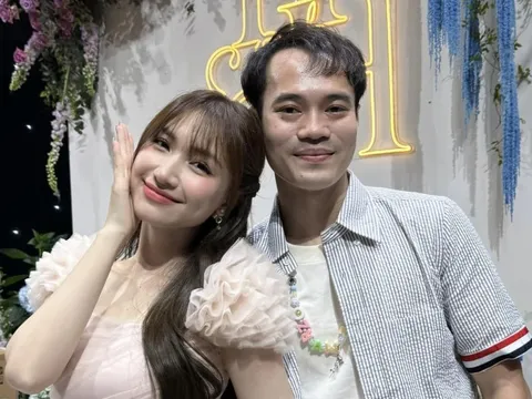 Hòa Minzy đăng ảnh chụp cùng Văn Toàn, chính thức lên tiếng về mối quan hệ