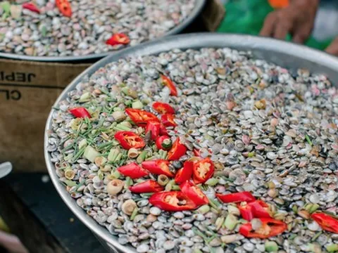 Món đặc sản "bảy sắc cầu vồng" của Việt Nam, tưởng chỉ dành cho người rảnh nhưng ăn xong lại mê