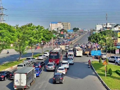 Tp.HCM tăng cường xử lý "xe dù, bến cóc" dịp lễ 30/4 - 1/5