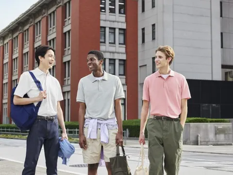 Đàn ông công sở hiện đại và cuộc cách mạng về sự thoải mái từ chiếc áo Polo