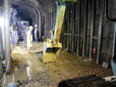 Thông đường sắt Bắc Nam qua hầm đèo Cả sau gần 10 ngày sửa chữa