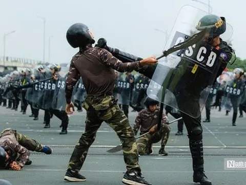 Mãn nhãn màn biểu diễn của Cảnh sát cơ động