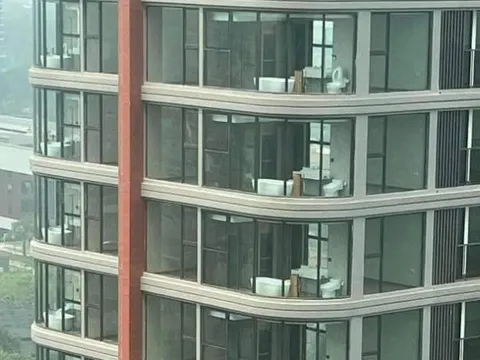 Thực hư về căn hộ có phòng tắm "lộ thiên" đang gây bão MXH: Vì sao nhiều người không tin là có thật ở VN?