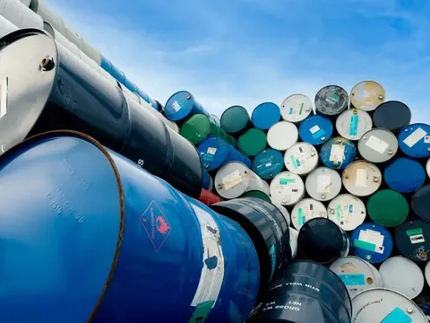 Giá xăng dầu hôm nay 23/4: Xăng dầu thế giới tiếp đà giảm nhẹ