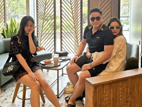 Nam thần Việt một thời đăng ảnh tình cảm với vợ kém 13 tuổi, kể lại tình huống như duyên trời định