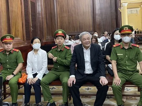 Ông Trần Quí Thanh khóc khi nghe con gái nói lời sau cùng tại toà