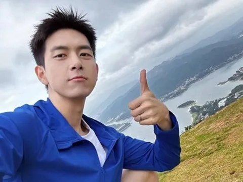 Nam chính ngôn tình hot đến mức 2 "ông lớn" lao vào tranh giành, cứ đóng phim là thành bạn trai quốc dân