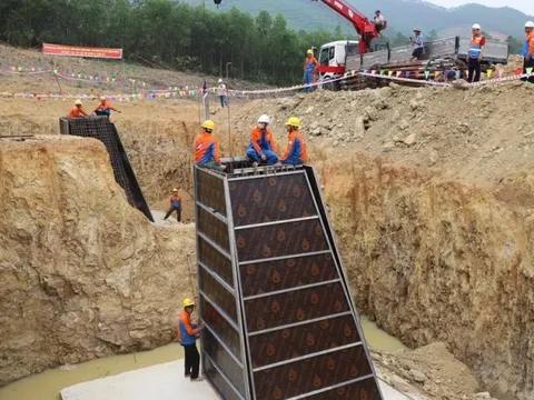 “Vượt nắng, thắng mưa”, đẩy nhanh làm đường dây 500kV mạch 3