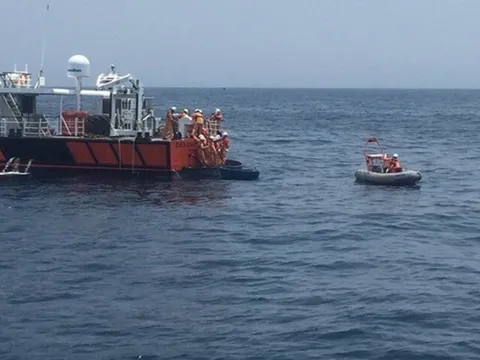 Vụ chìm sà lan khiến 5 người mất tích: Huy động trực thăng tìm kiếm