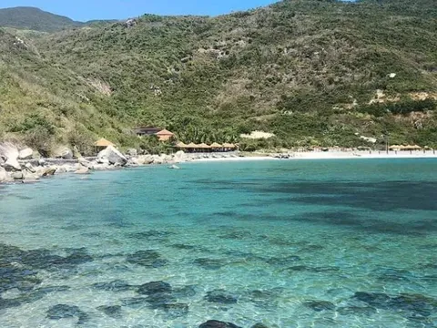 Phát hiện bãi biển ít lên quảng cáo chỉ cách Nha Trang 60km, mệnh danh là “thủ phủ” của loạt resort 5 sao