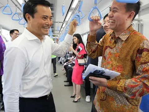 Metro số 1 lần đầu chạy tự động, đón những vị khách đặc biệt