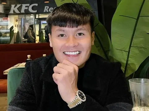 Danh tính thanh niên thu nhập hàng chục tỷ/năm, về nhà vẫn nấu ăn may váy cho vợ: Cô gái nào cưới được anh này có phúc thế!