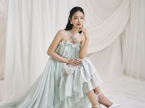 Á hậu sinh năm 2002 là "nàng thơ mới" của NTK Lê Ngọc Lâm: Tự tin thả dáng trong những thiết kế chào hè bay bổng