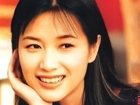 Mỹ nhân bí ẩn nhất màn ảnh 50 tuổi vẫn trẻ đẹp, thành công duy nhất sự nghiệp là yêu "ông trùm" thống trị showbiz