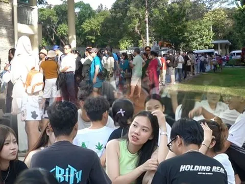 Clip giới trẻ TP HCM xếp hàng dài mua vé vào Dinh Độc Lập, cà phê bệt "hóng gió" trong ngày toàn dân nghỉ lễ