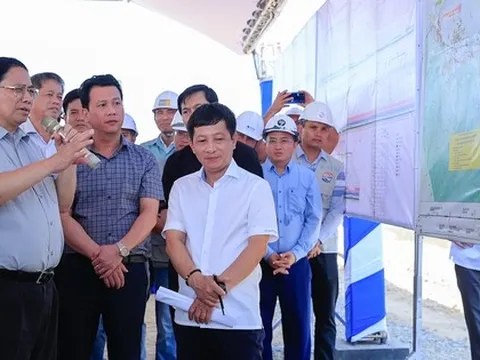 Thủ tướng kiểm tra hiện trường, đốc thúc nhiều dự án cao tốc trọng điểm