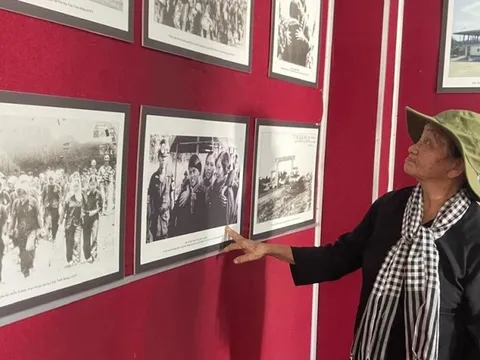 Vượt bom đạn của quá khứ để ngày mới hoa nở thêm tươi