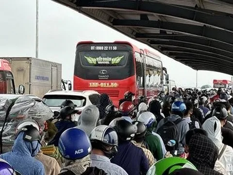 Hải Phòng: Tuyến phà ra đảo Cát Bà tái diễn cảnh ùn tắc kéo dài