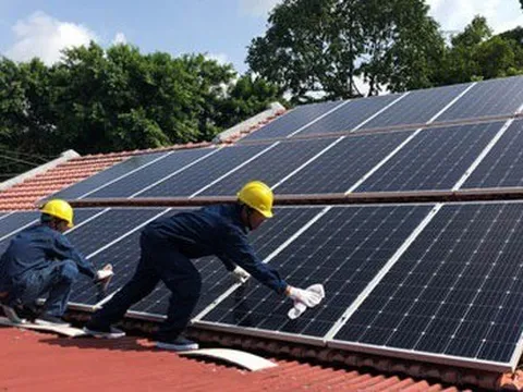 Điện mặt trời mái nhá bán giá 0 đồng để ngăn "trục lợi chính sách"