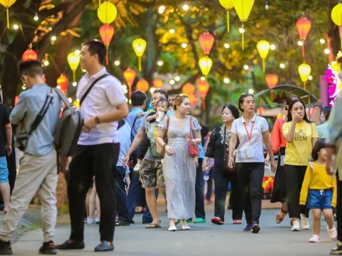 Tin vui cho du lịch Việt: Khách Trung Quốc đã vượt 1 triệu lượt sau 4 tháng đầu năm, bám sát thị trường khách Hàn Quốc