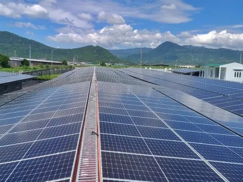 Bộ Công Thương: Bán điện mặt trời mái nhà dư thừa sẽ “vỡ quy hoạch”