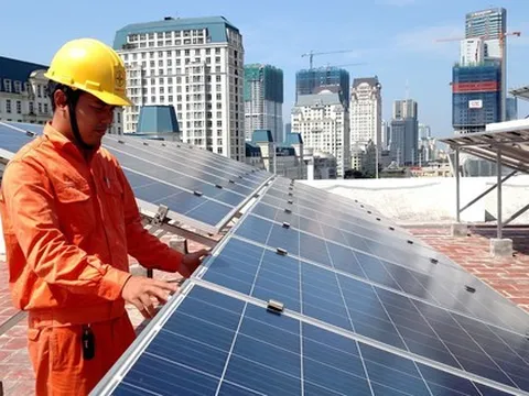 Khó hiểu điện mặt trời mái nhà giá 0 đồng