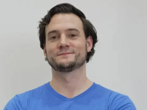 35 tuổi kiếm hơn 40 triệu đồng/ngày nhờ thu nhập thụ động: Động lực đến từ việc mỗi ngày cố kiếm nhiều tiền hơn, làm 60h/tuần vì không muốn thời gian lãng phí