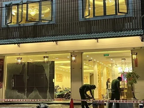 Khoảng 15 người lao vào 1 nhà hàng ở Bình Dương đập phá