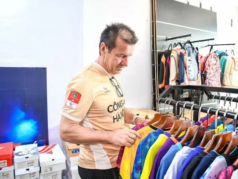 Thương hiệu Việt đằng sau những chiếc áo đấu của đội huyền thoại Brazil trong chuyến du đấu Việt Nam
