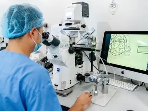 Người mẹ sững sờ khi biết mang gen lặn bệnh loạn dưỡng cơ