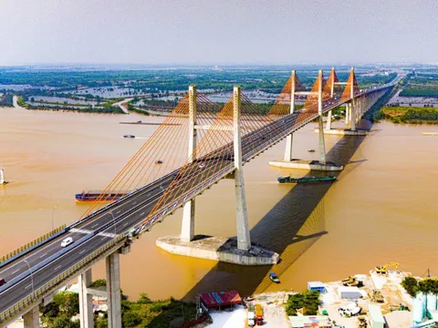 Toàn cảnh cao tốc đắt nhất Việt Nam có siêu cầu dây văng dài hơn 5 km, riêng dây cáp đã nặng 800 tấn