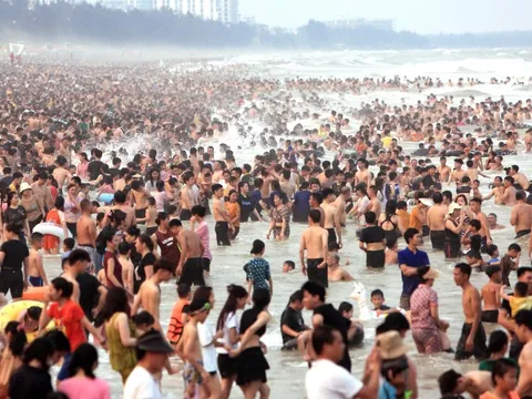 Tỉnh ven biển miền Trung "hốt bạc" sau 5 ngày nghỉ lễ với 3.805 tỷ đồng, vượt xa nhiều tỉnh thành